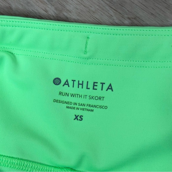 SALE {5/$25} 📦 Athleta Run With It 14” Skort Neon Fiji Mint Green XS - Picture 8 of 8